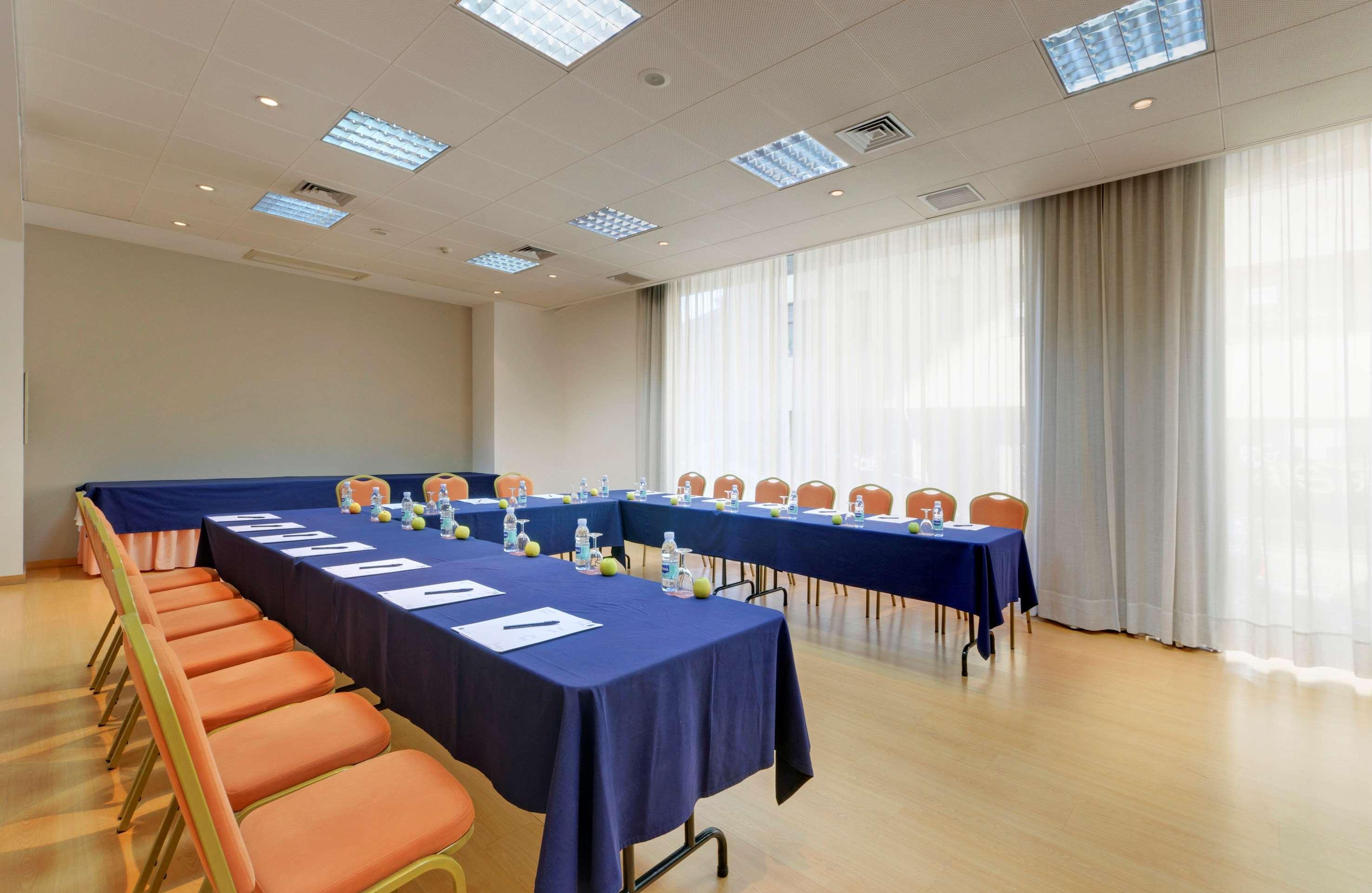 Tryp By Wyndham Porto Centro Hotel Business photo
